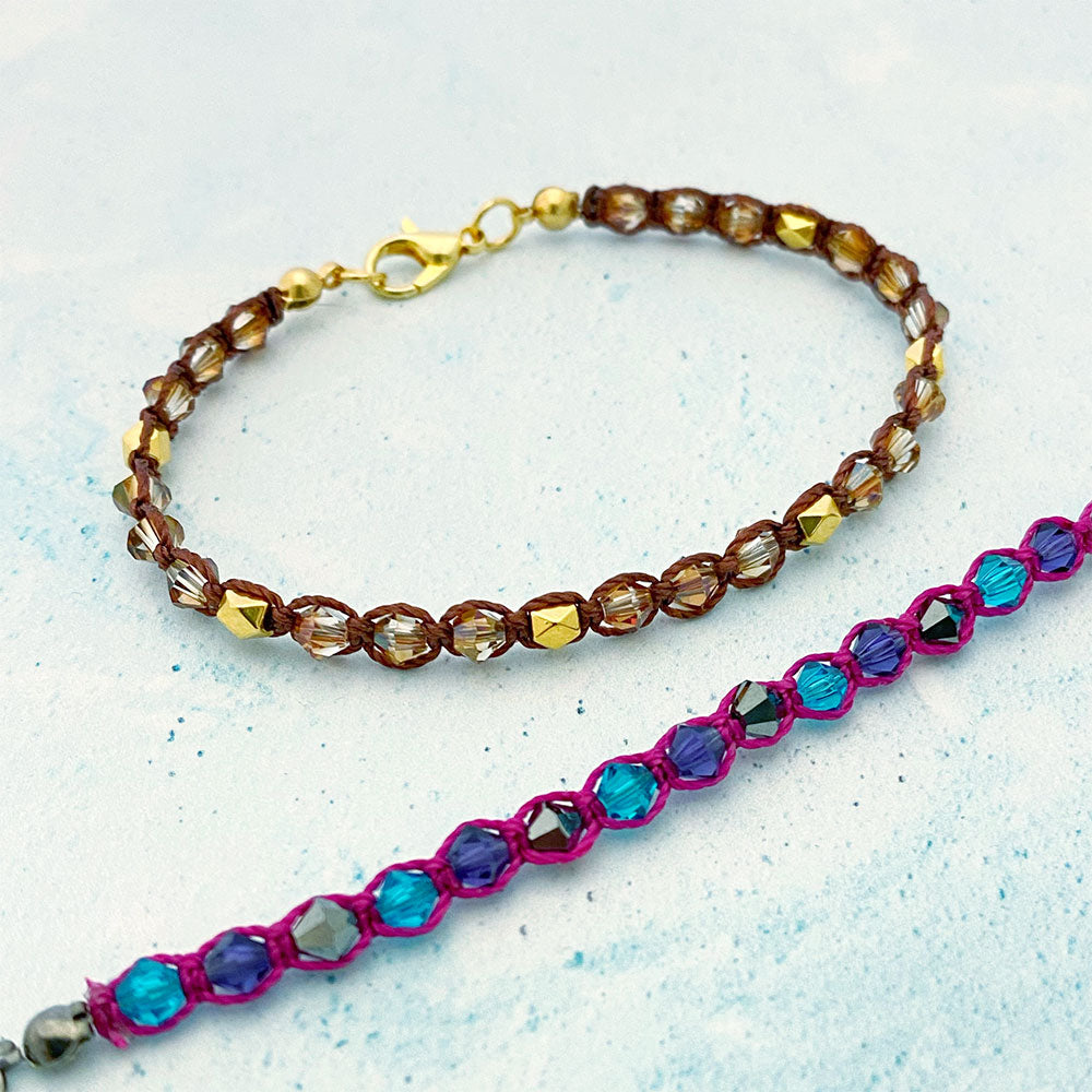 Make a hybrid bracelet - Stringing and Macrame combined