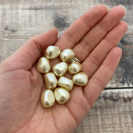 Elliptic pearls