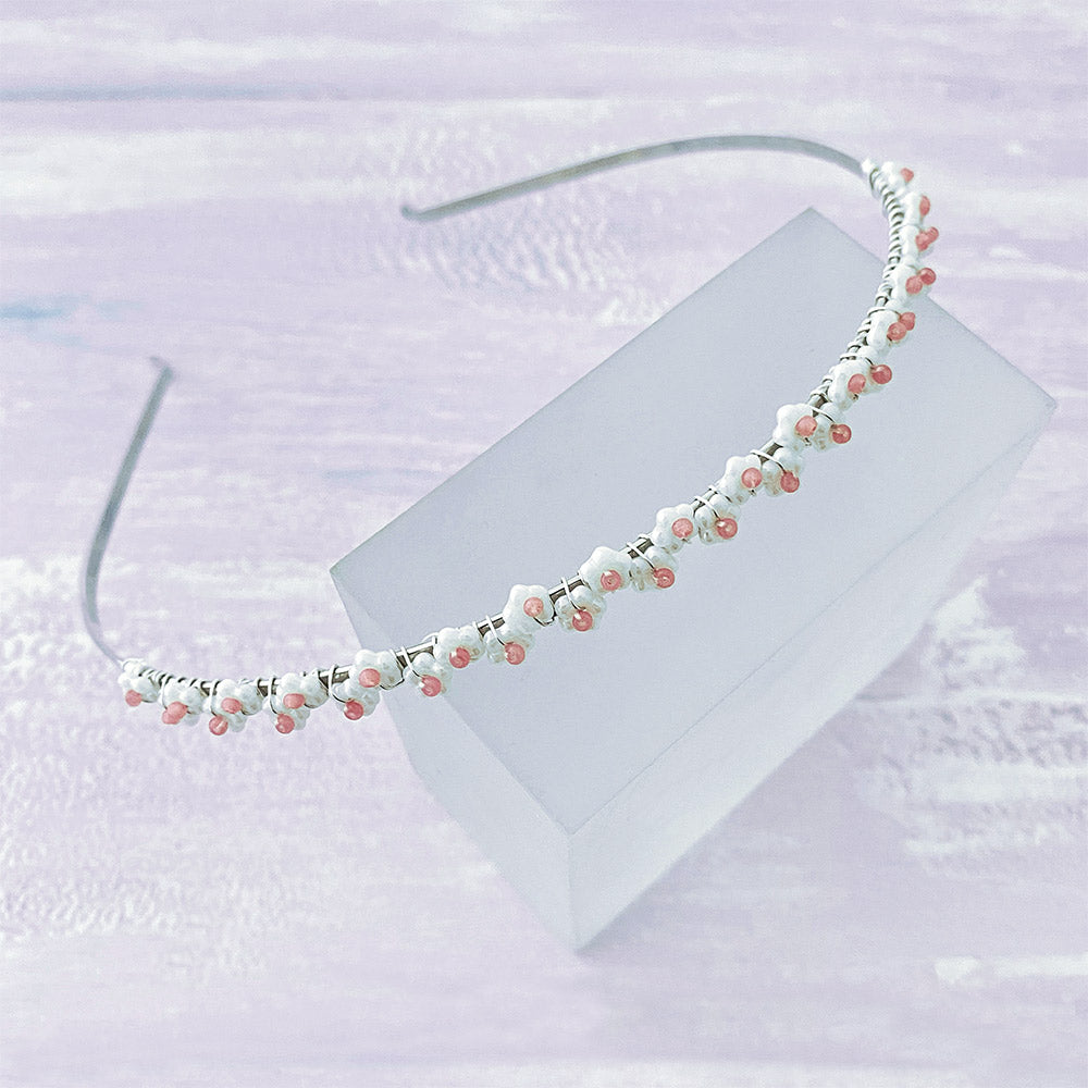 Learn how you can make a pretty floral hairband