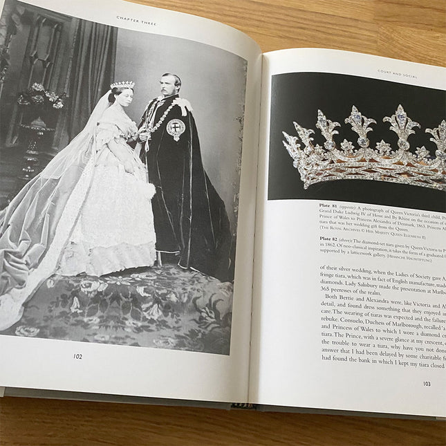 Tiaras : A History of Splendour by Geoffrey C Munn
